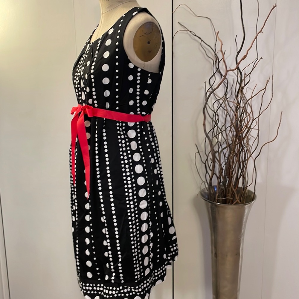 Motherhood Maternity sleeveless dotted dress with tie and pockets - Picture 4 of 9